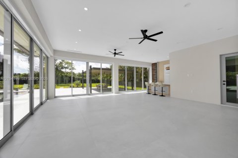 House in Miami, Florida 6 bedrooms, 600.33 sq.m. № 2426542 - photo 20