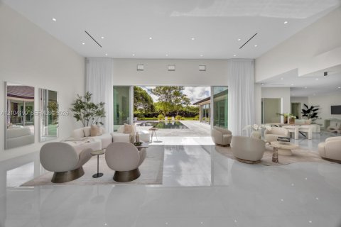 House in Miami, Florida 6 bedrooms, 600.33 sq.m. № 2426542 - photo 7