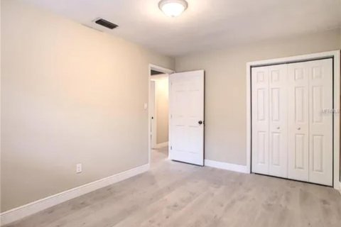 Casa en venta en Orlando, Florida, 5 dormitorios, 165.37 m2 № 1808565 - foto 11