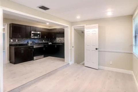 Casa en venta en Orlando, Florida, 5 dormitorios, 165.37 m2 № 1808565 - foto 8