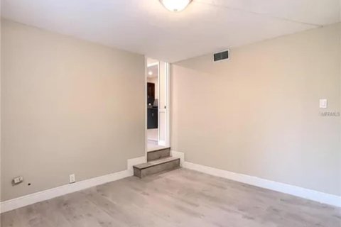Casa en venta en Orlando, Florida, 5 dormitorios, 165.37 m2 № 1808565 - foto 12