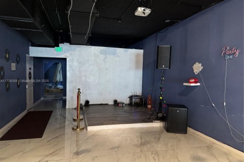 Commercial property in Hollywood, Florida № 1703064 - photo 4