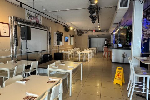 Commercial property in Hollywood, Florida № 1703064 - photo 2