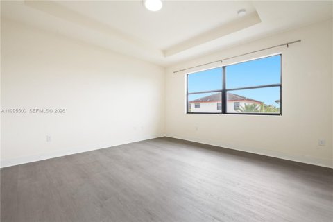 House in Miami Lakes, Florida 5 bedrooms, 283.35 sq.m. № 2063936 - photo 14