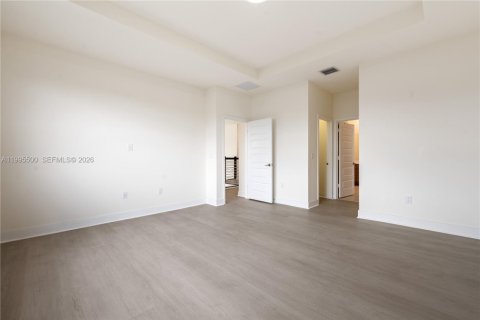 House in Miami Lakes, Florida 5 bedrooms, 283.35 sq.m. № 2063936 - photo 15