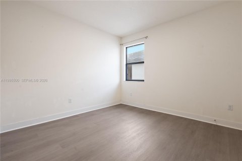 House in Miami Lakes, Florida 5 bedrooms, 283.35 sq.m. № 2063936 - photo 19