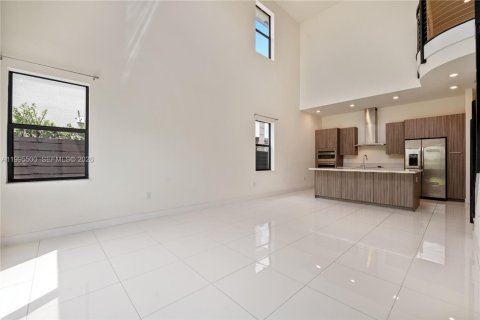 House in Miami Lakes, Florida 5 bedrooms, 283.35 sq.m. № 2063936 - photo 10