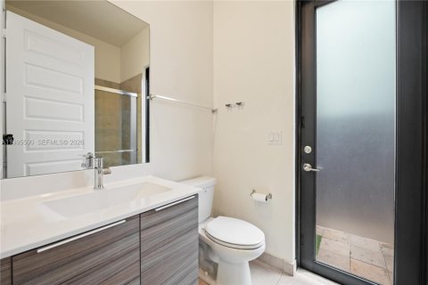 House in Miami Lakes, Florida 5 bedrooms, 283.35 sq.m. № 2063936 - photo 6