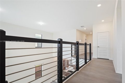 House in Miami Lakes, Florida 5 bedrooms, 283.35 sq.m. № 2063936 - photo 13