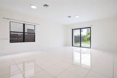 House in Miami Lakes, Florida 5 bedrooms, 283.35 sq.m. № 2063936 - photo 4