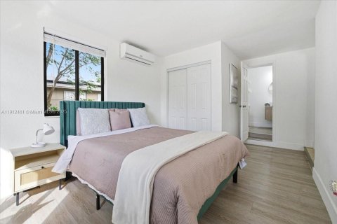 Casa en venta en Miami, Florida, 3 dormitorios, 185.34 m2 № 1968329 - foto 16