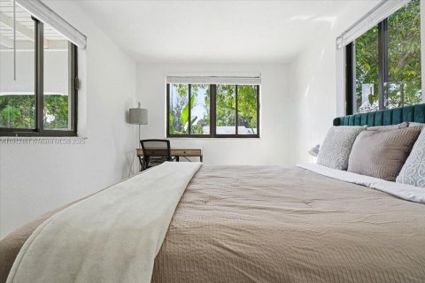 Casa en venta en Miami, Florida, 3 dormitorios, 185.34 m2 № 1968329 - foto 17