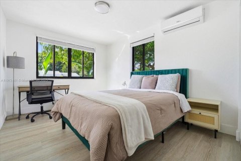 Casa en venta en Miami, Florida, 3 dormitorios, 185.34 m2 № 1968329 - foto 18