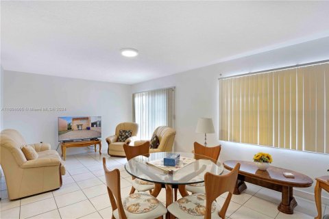 Купить кондоминиум в Майами, Флорида 3 спальни, 124.86м2, № 1984767 - фото 12