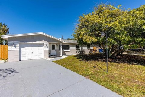 House in Largo, Florida 4 bedrooms, 165.74 sq.m. № 1747490 - photo 2