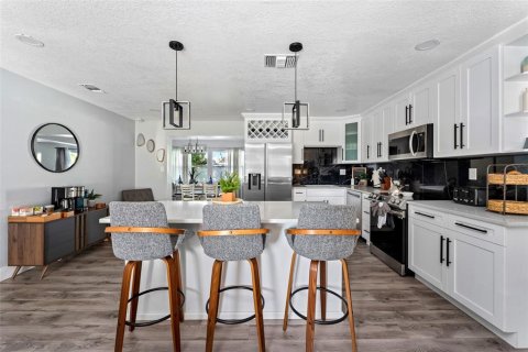 House in Largo, Florida 4 bedrooms, 165.74 sq.m. № 1747490 - photo 7