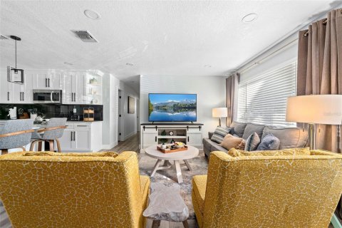 House in Largo, Florida 4 bedrooms, 165.74 sq.m. № 1747490 - photo 5