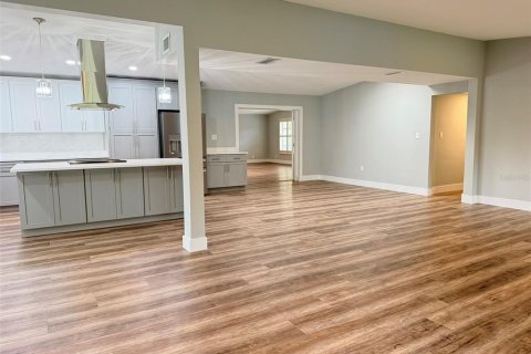 Villa ou maison à louer à Winter Park, Floride: 5 chambres, 255.48 m2 № 2395814 - photo 6