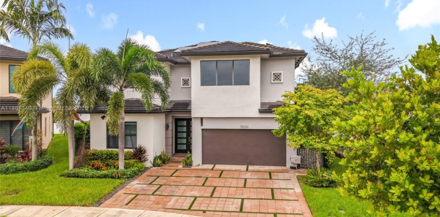 Casa en Miami Lakes, Florida 5 dormitorios, 283.35 m2 № 1925050