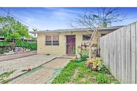 Immobilier commercial à vendre à Miami, Floride: 205.31 m2 № 1792625 - photo 4