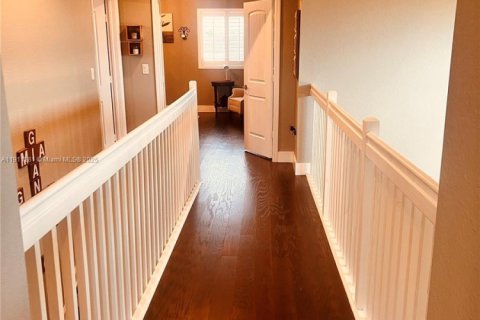 Снять в аренду виллу или дом в Майами, Флорида 5 спален, 263.56м2, № 1968567 - фото 18