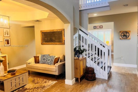 Снять в аренду виллу или дом в Майами, Флорида 5 спален, 263.56м2, № 1968567 - фото 2