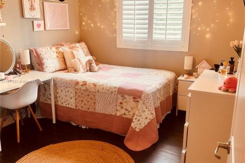 Снять в аренду виллу или дом в Майами, Флорида 5 спален, 263.56м2, № 1968567 - фото 16