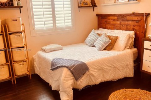 Снять в аренду виллу или дом в Майами, Флорида 5 спален, 263.56м2, № 1968567 - фото 15