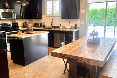 Снять в аренду виллу или дом в Майами, Флорида 5 спален, 263.56м2, № 1968567 - фото 5