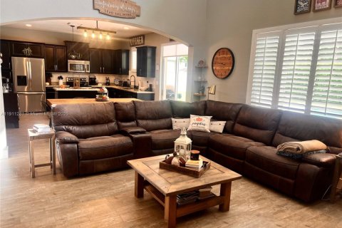 Снять в аренду виллу или дом в Майами, Флорида 5 спален, 263.56м2, № 1968567 - фото 8