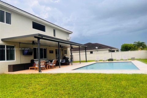 Снять в аренду виллу или дом в Майами, Флорида 5 спален, 263.56м2, № 1968567 - фото 27