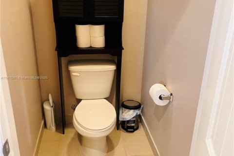 Снять в аренду виллу или дом в Майами, Флорида 5 спален, 263.56м2, № 1968567 - фото 14