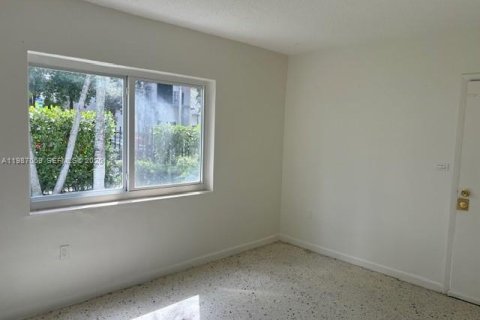 Снять в аренду квартиру в Майами, Флорида 2 спальни, 64.01м2, № 2049598 - фото 7