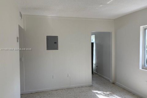 Снять в аренду квартиру в Майами, Флорида 2 спальни, 64.01м2, № 2049598 - фото 9