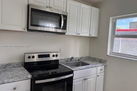 Снять в аренду квартиру в Майами, Флорида 2 спальни, 64.01м2, № 2049598 - фото 8