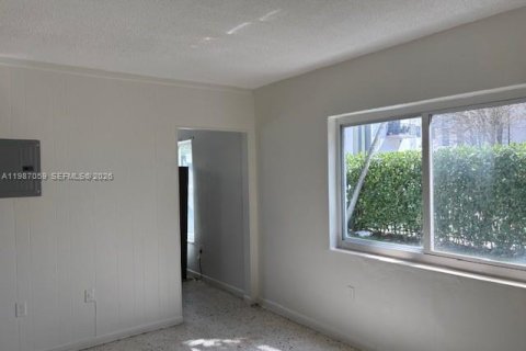 Снять в аренду квартиру в Майами, Флорида 2 спальни, 64.01м2, № 2049598 - фото 10