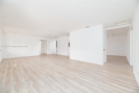 House in Davie, Florida 3 bedrooms, 206.61 sq.m. № 1849240 - photo 6