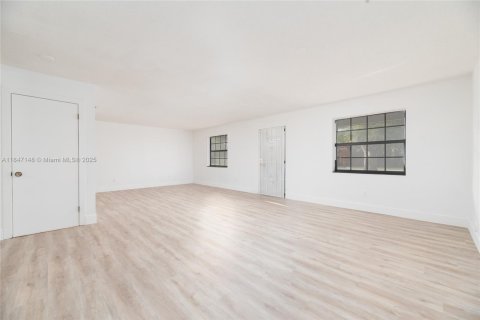 House in Davie, Florida 3 bedrooms, 206.61 sq.m. № 1849240 - photo 8