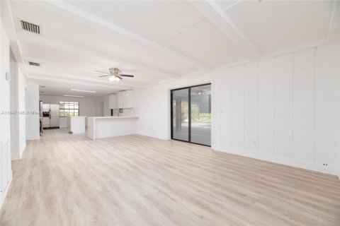 House in Davie, Florida 3 bedrooms, 206.61 sq.m. № 1849240 - photo 11