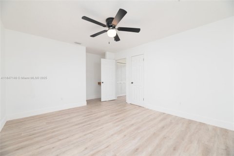 House in Davie, Florida 3 bedrooms, 206.61 sq.m. № 1849240 - photo 28
