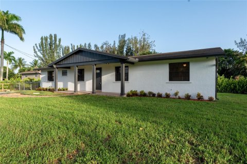 House in Davie, Florida 3 bedrooms, 206.61 sq.m. № 1849240 - photo 4