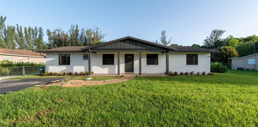 House in Davie, Florida 3 bedrooms, 206.61 sq.m. № 1849240