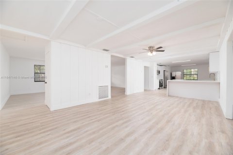House in Davie, Florida 3 bedrooms, 206.61 sq.m. № 1849240 - photo 12