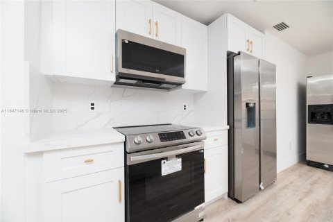House in Davie, Florida 3 bedrooms, 206.61 sq.m. № 1849240 - photo 14
