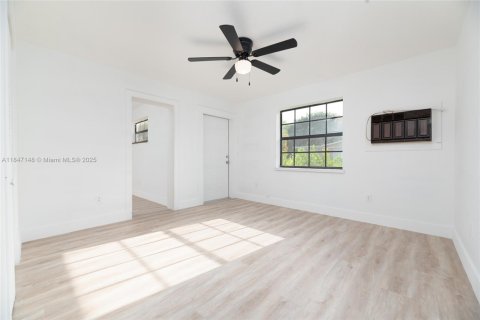 House in Davie, Florida 3 bedrooms, 206.61 sq.m. № 1849240 - photo 22