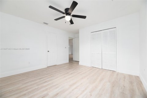 House in Davie, Florida 3 bedrooms, 206.61 sq.m. № 1849240 - photo 20