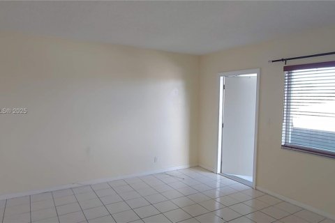 Condo in Fort Lauderdale, Florida, 1 bedroom  № 2013268 - photo 10