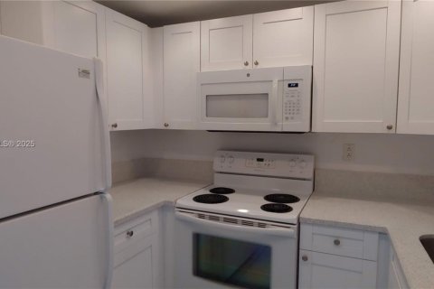 Condo in Fort Lauderdale, Florida, 1 bedroom  № 2013268 - photo 4