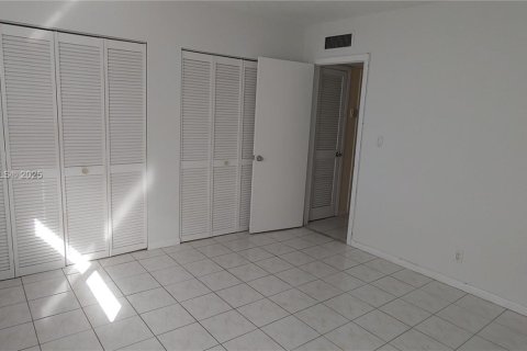 Condo in Fort Lauderdale, Florida, 1 bedroom  № 2013268 - photo 20