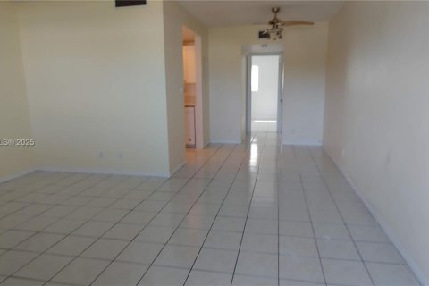 Condo in Fort Lauderdale, Florida, 1 bedroom  № 2013268 - photo 13